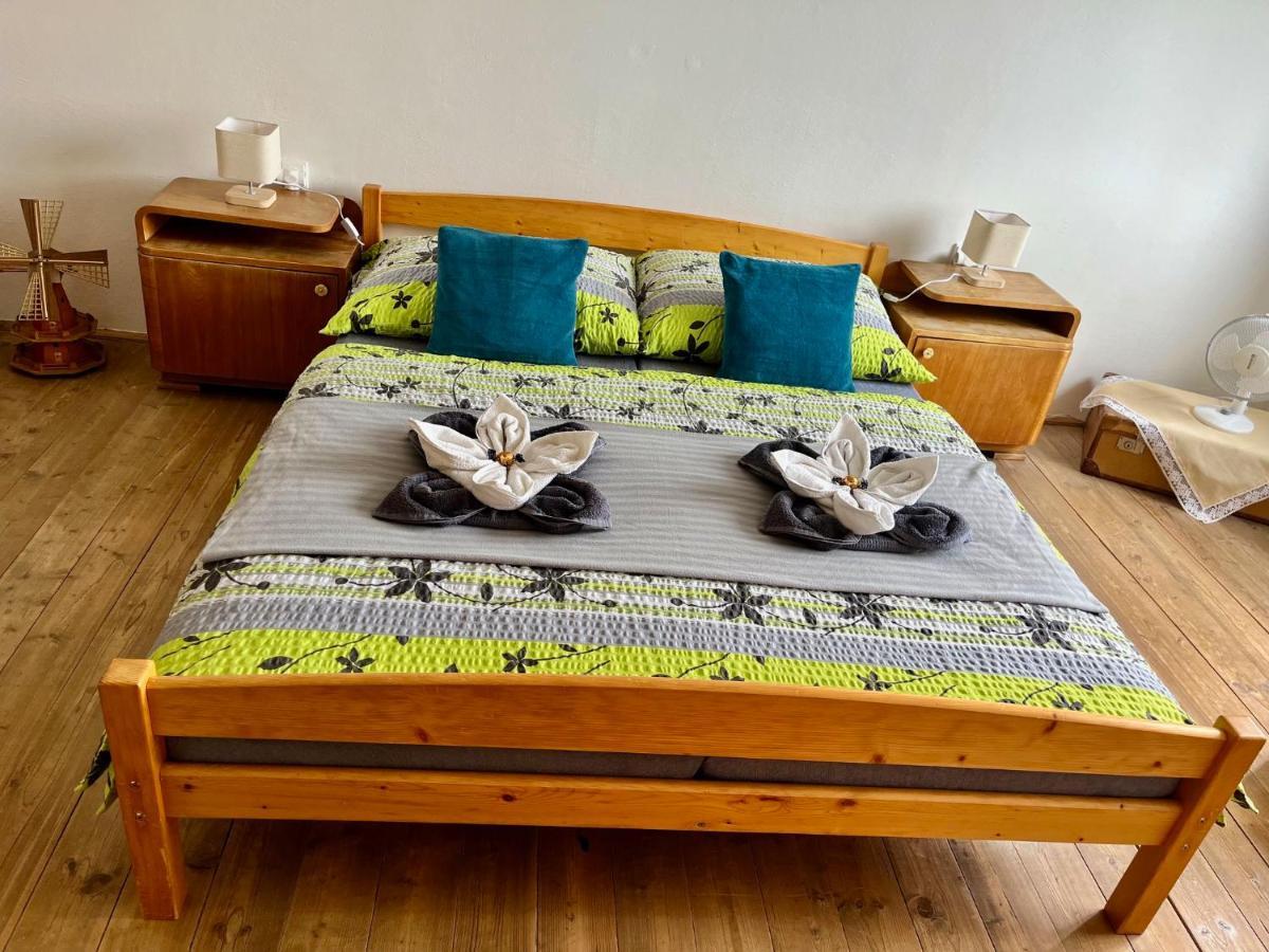 Slunny Byt S Krasnym Vyhledem Apartment Nové Město nad Metují Bagian luar foto